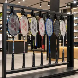 5 Cara Simpan Raket di Rak Display agar Senar Tak Kendur