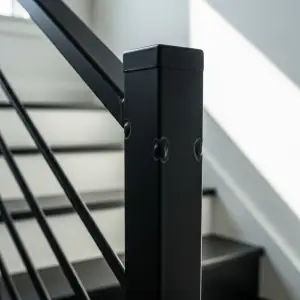 Railing Tangga Berkarat? Ini Penyebab & Cara Mengatasinya