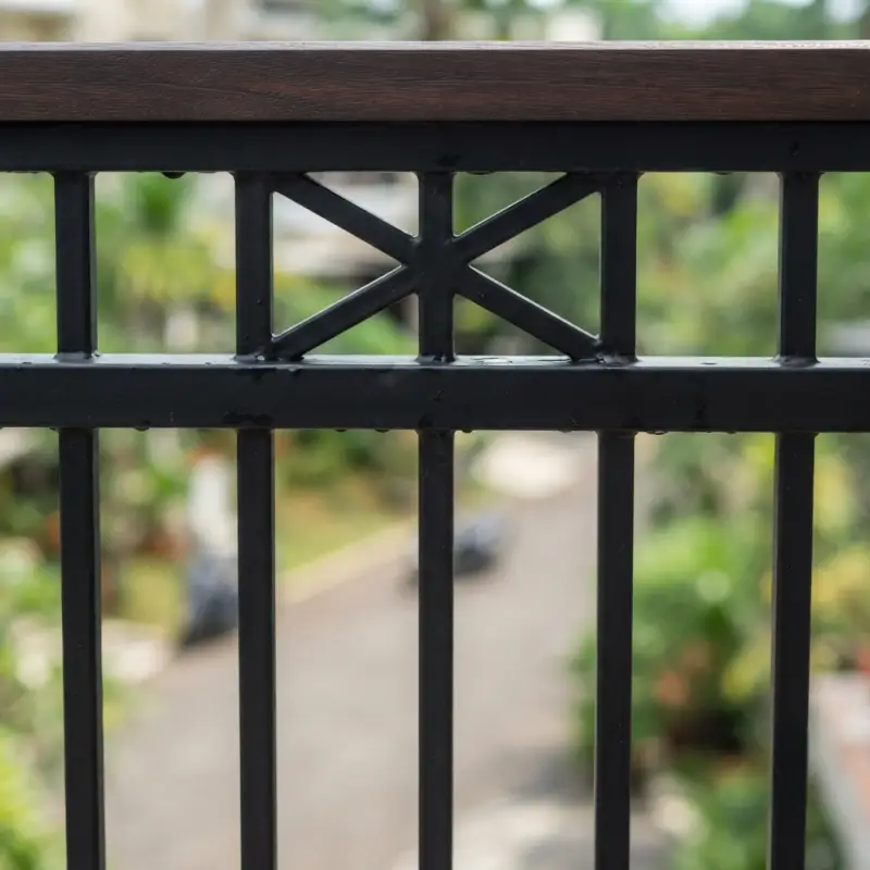 Railing Balkon Besi Motif X dengan Handrail Kayu [3]