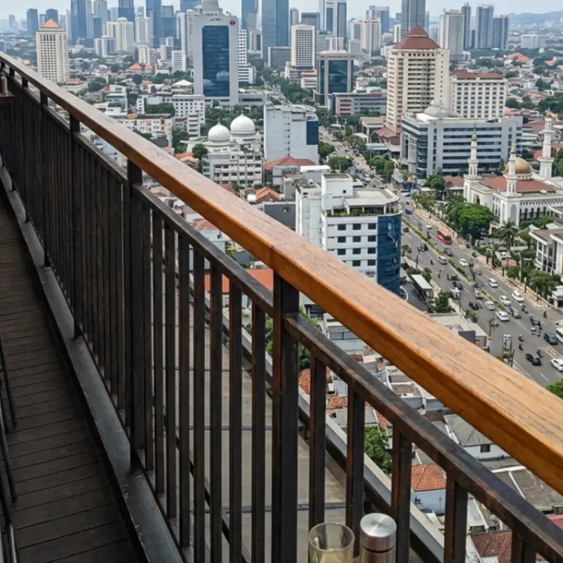 Railing Balkon Kombinasi Besi dan Kayu [2]