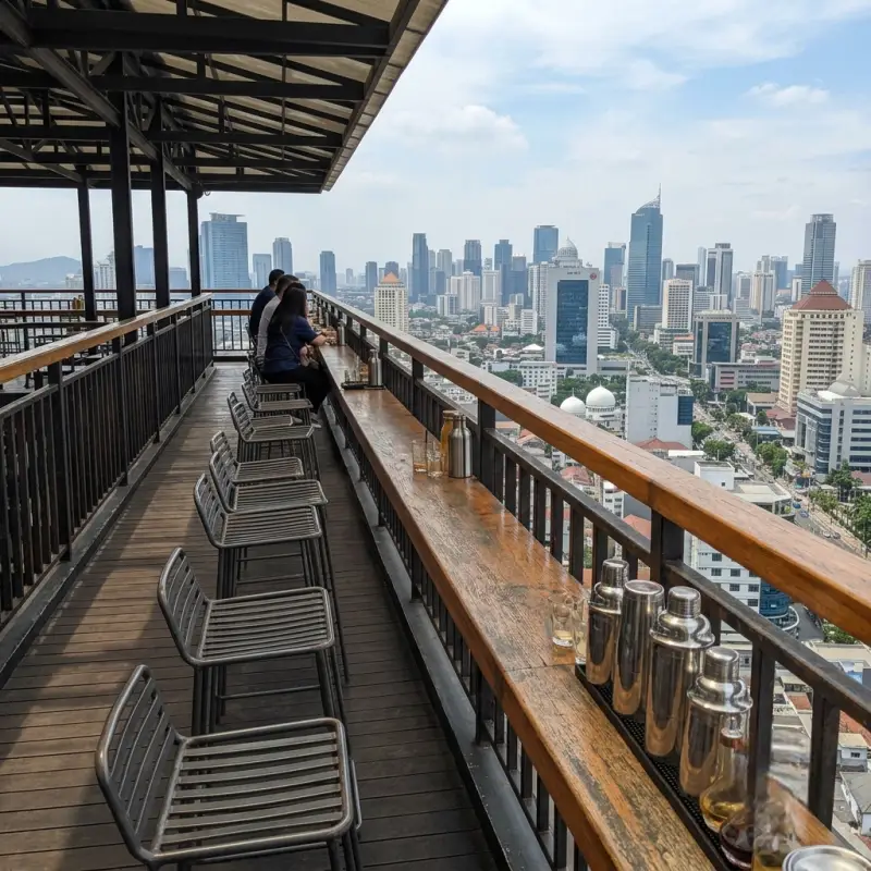 Railing Balkon Kombinasi Besi dan Kayu [3]