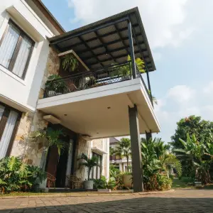 Kanopi Balkon Baja Hollow Atap Gelombang Gaya Tropis Modern