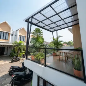 Kanopi Balkon Besi Hollow Atap Polycarbonate Transparan [4]