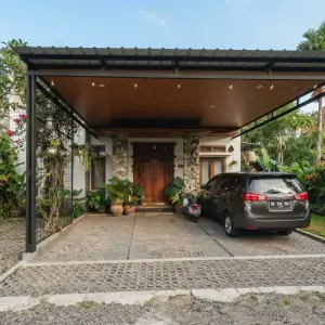Kanopi Carport Baja Hollow Plafon Kayu Gaya Tropis