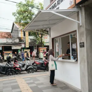 Kanopi Jendela Baja Ringan Atap Polycarbonate [4]