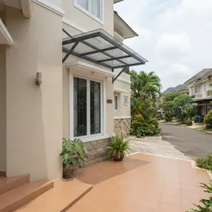 Kanopi Jendela Rangka Besi dengan Atap Polycarbonate [4]