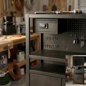Lemari Penyimpanan Alat Besi Industrial dengan Pegboard dan Laci Kunci [3]