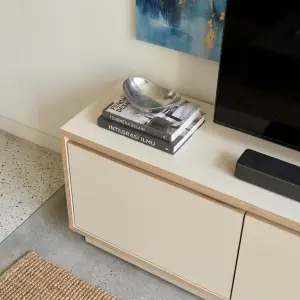 Lemari TV Minimalis Plywood Pintu 3 Panel [5]