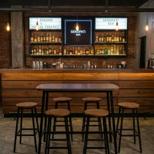 Meja Bar Kaki Besi Rangka H-Brace Top Kayu