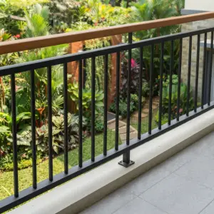 Railing Balkon Besi Hollow Top Kayu
