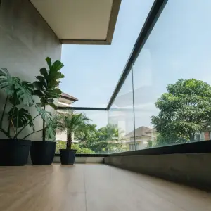 Railing Balkon Kaca Tempered Profil Besi Hitam