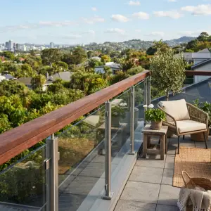 Railing Balkon Kaca Tempered Tiang Stainless Handrail Kayu [4]