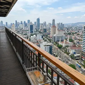 Railing Balkon Kombinasi Besi dan Kayu