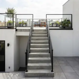 Railing Tangga Besi Hollow Finishing Powder Coat Hitam Gaya Modern Minimalis
