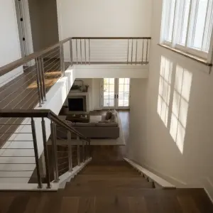 Railing Tangga Wire Rope Stainless dengan Handrail Kayu Solid