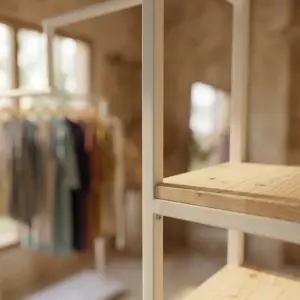 Rak Display Pakaian Kombinasi Hanging Rail dan Rak Susun [6]