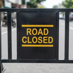 Road Barrier Besi Fabrikasi dengan Panel Tanda [4]
