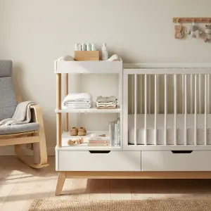 Tempat Tidur Bayi Scandinavian dengan Rak Open Shelf dan Laci Penyimpanan
